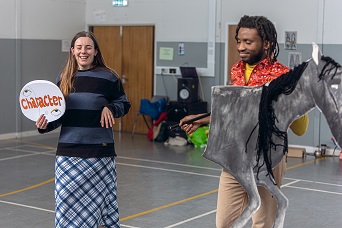 Artist, Samm Anga, with children at Macduff Marine Aquarium