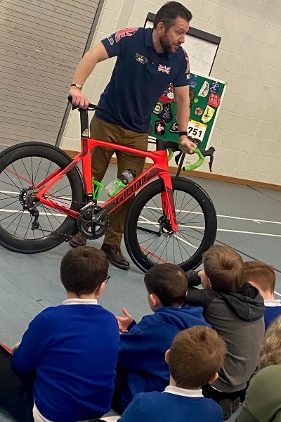 David shows pupils his bike